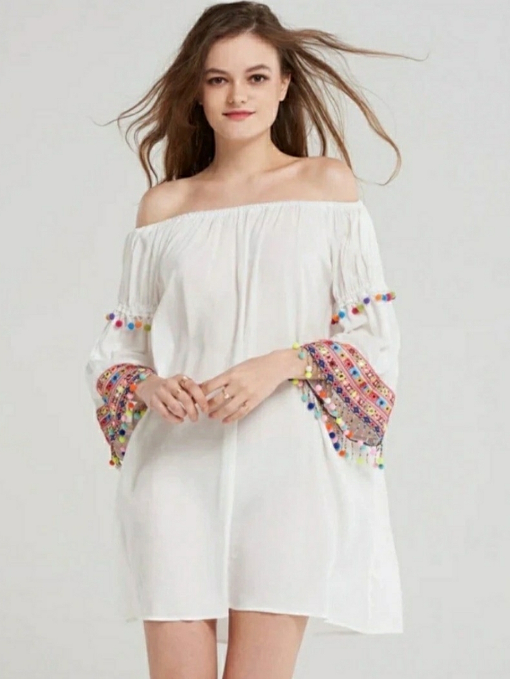 Stellah White Bohemian Pom-Pom Sleeve Tunic with Multicolor Embroidery Large C42